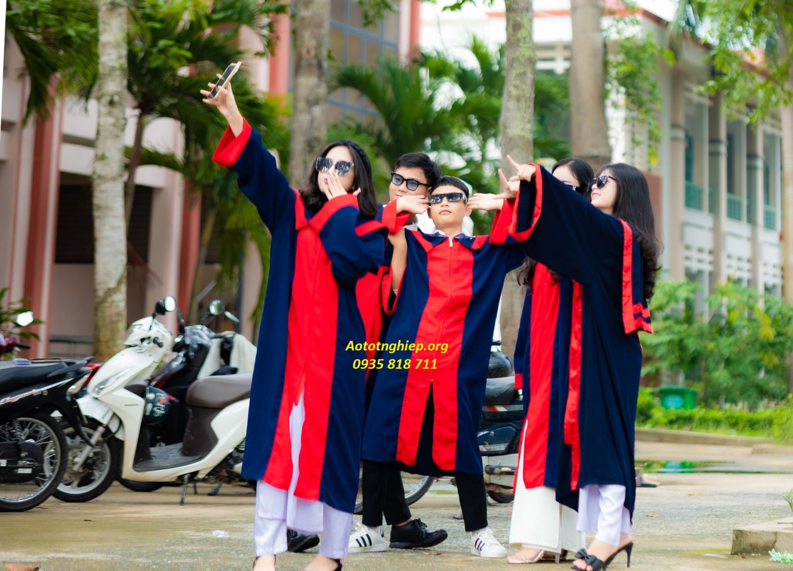 ÁO CỬ NHÂN ĐẠI HỌC CAO ĐẲNG đẹp