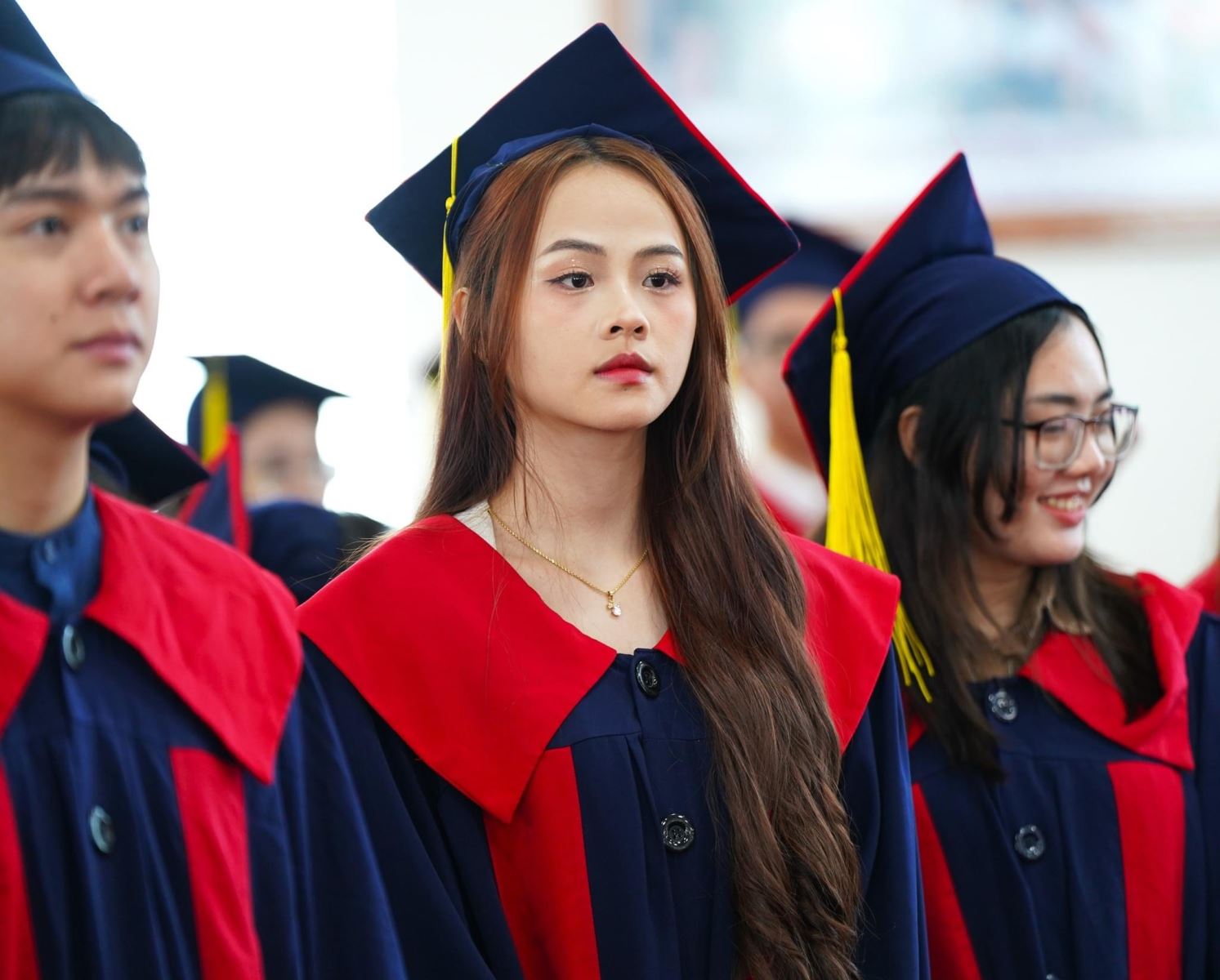 áo cử nhân giá rẽ hcm