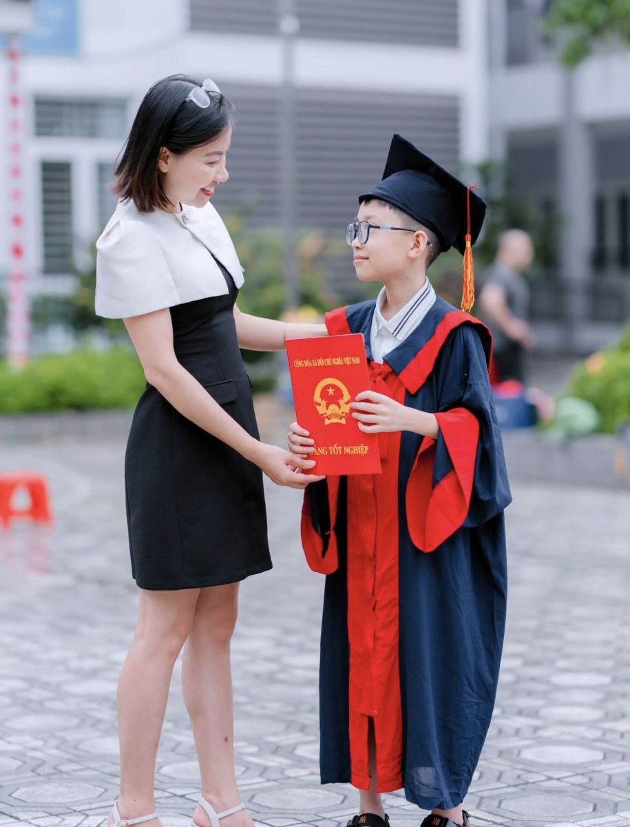 áo tốt nghiep 2025
