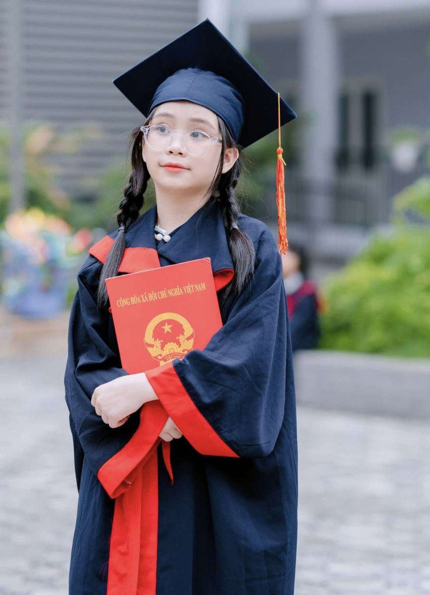 áo cử nhân 2025