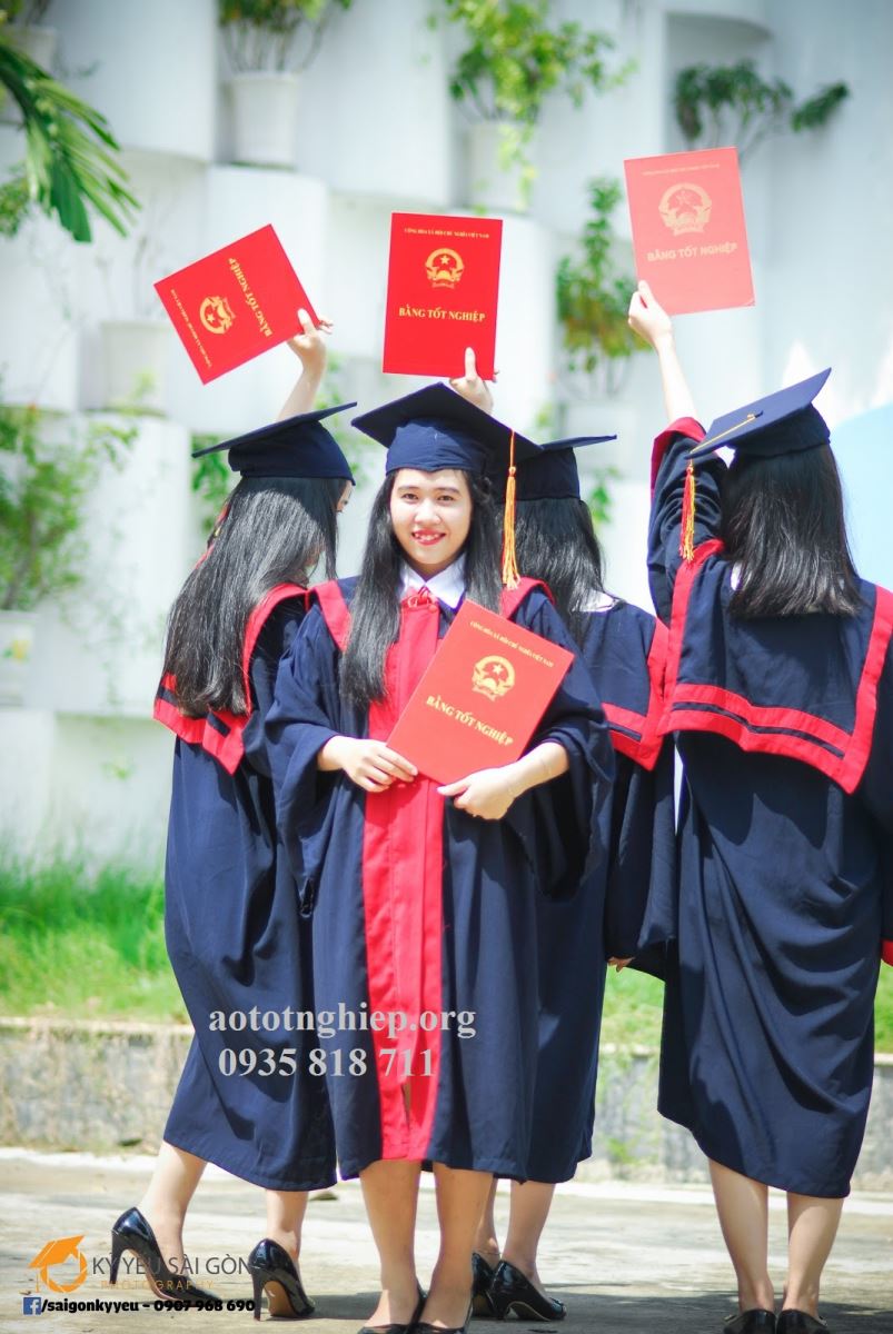 ao cu nhan 2022
