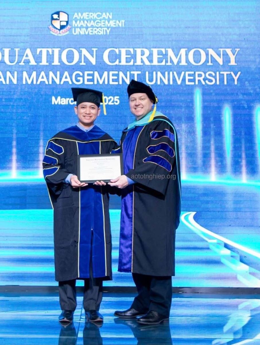 áo thạc sĩ là gì hcm