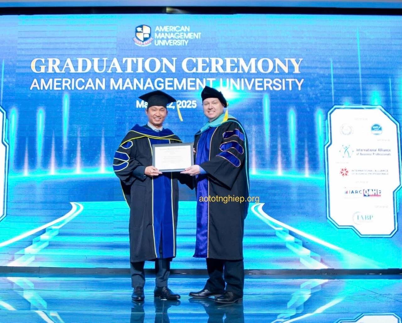 áo thạc sĩ là gì sài gòn