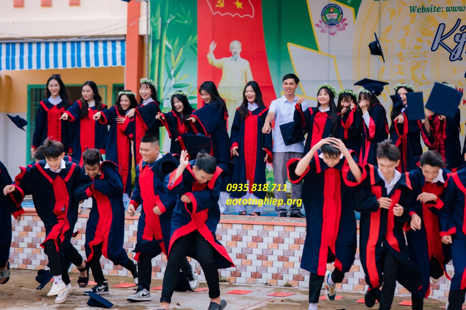 ÁO TỐT NGHIỆP LÀ GÌ 