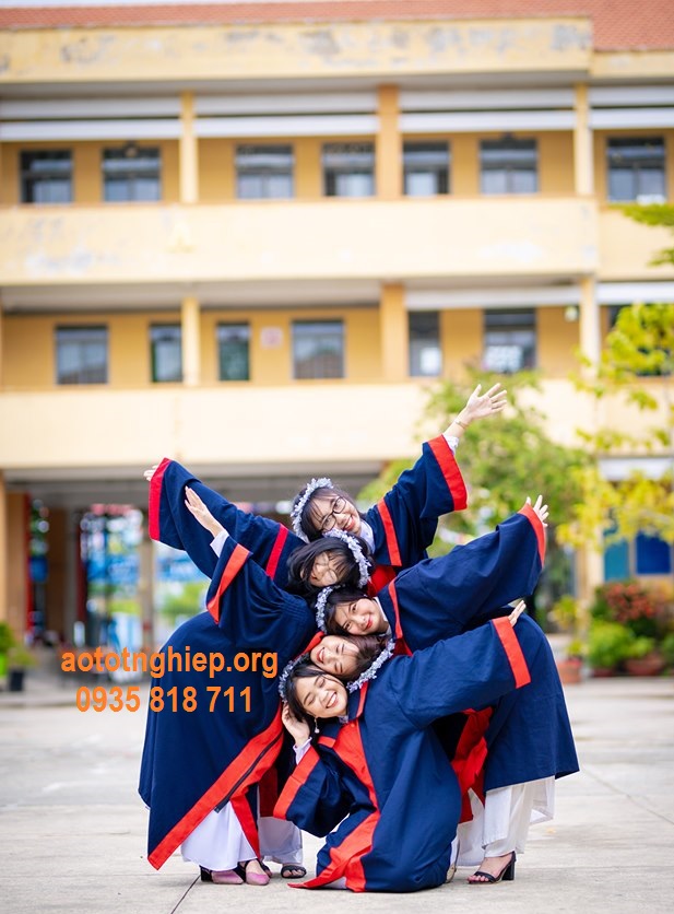 may dong phuc tot nghiep gia re hcm