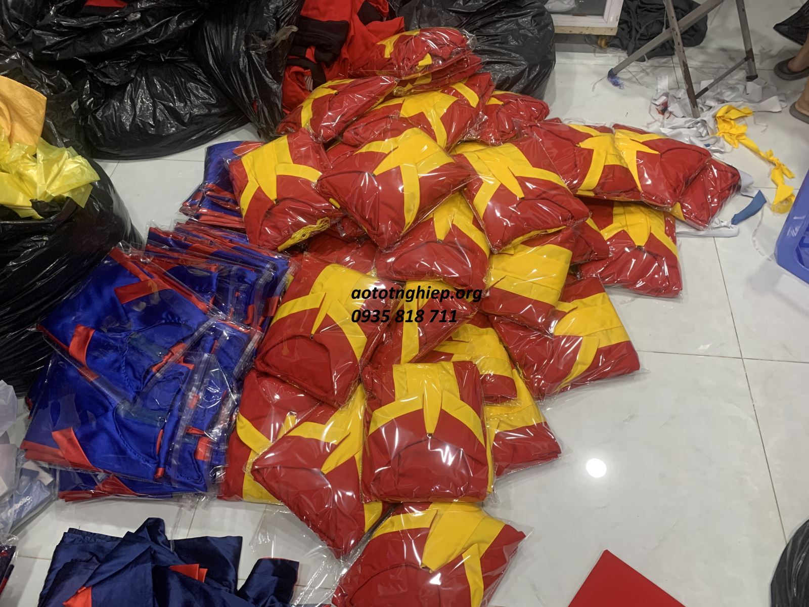 ĐỒNG PHỤC TỐT NGHIỆP SINH VIÊN