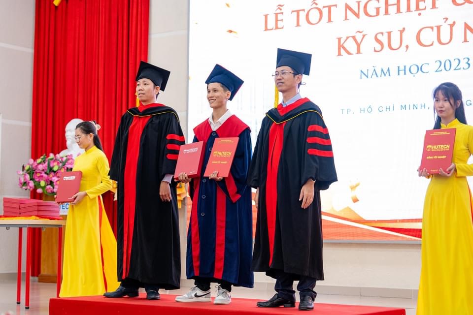 Aó Cử Nhân Cho Thuê Gía Rẻ ở Hồ Chí Minh