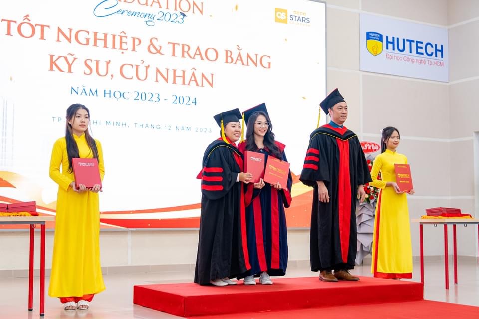 Aó Cử Nhân Cho Thuê Gía Rẻ ở Hồ Chí Minh