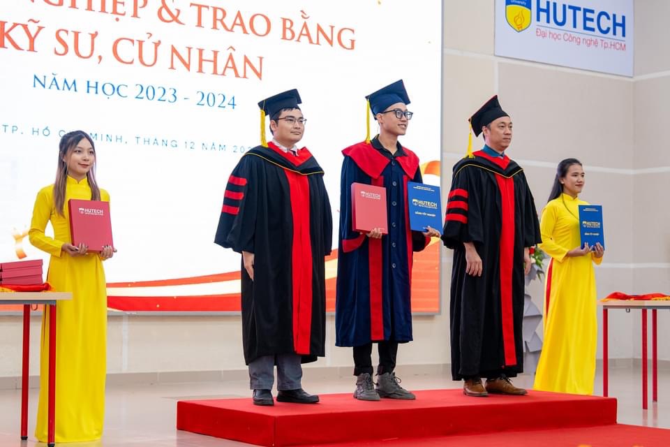 Aó Cử Nhân Cho Thuê Gía Rẻ ở Hồ Chí Minh