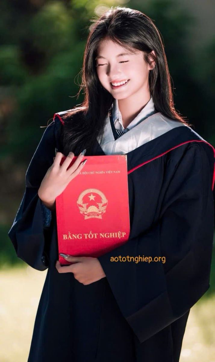 dong phuc cu nhan quoc te