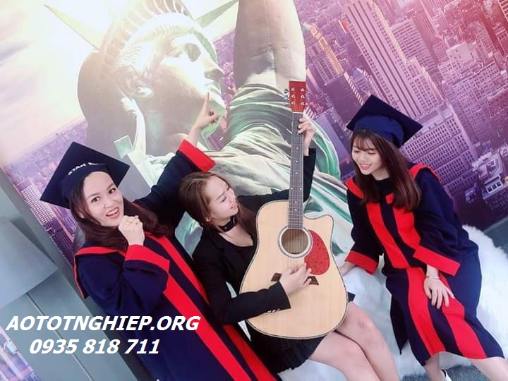 lễ phục tốt nghiệp là gì