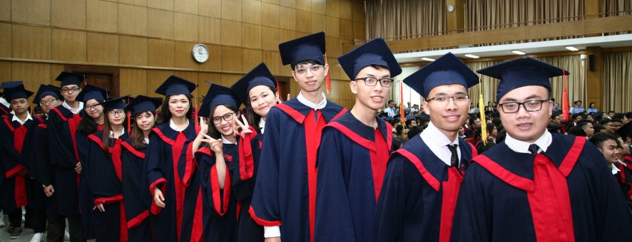 ao tot nghiep hcm rẽ nhat