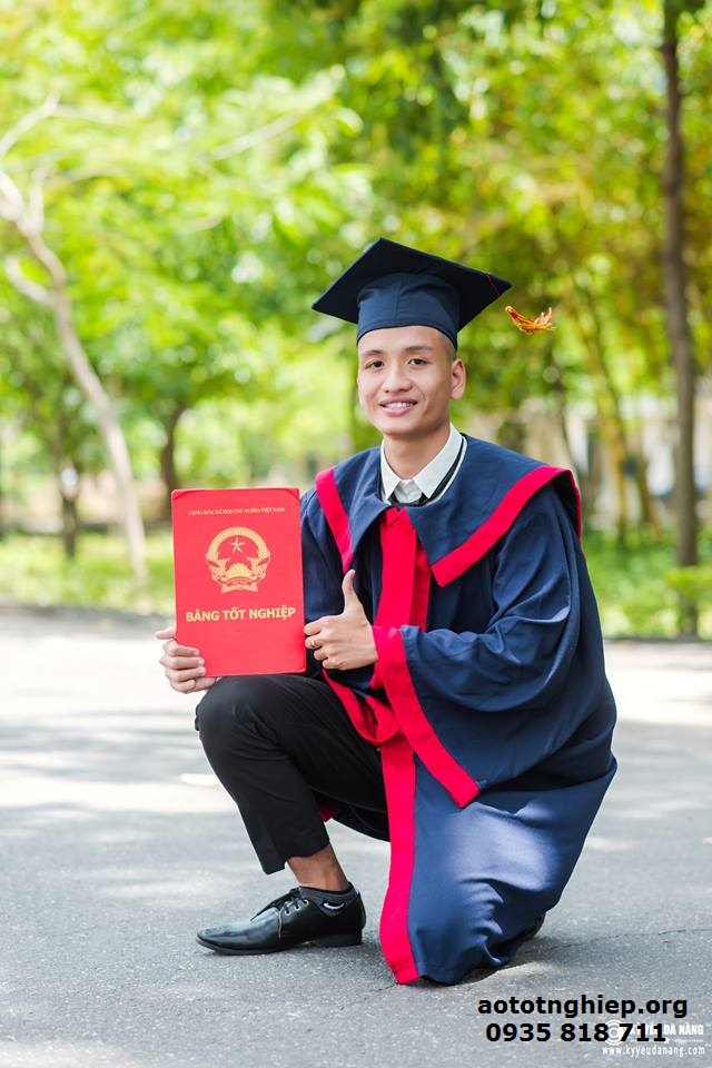 Aó tốt nghiệp cử nhân Tây Ninh