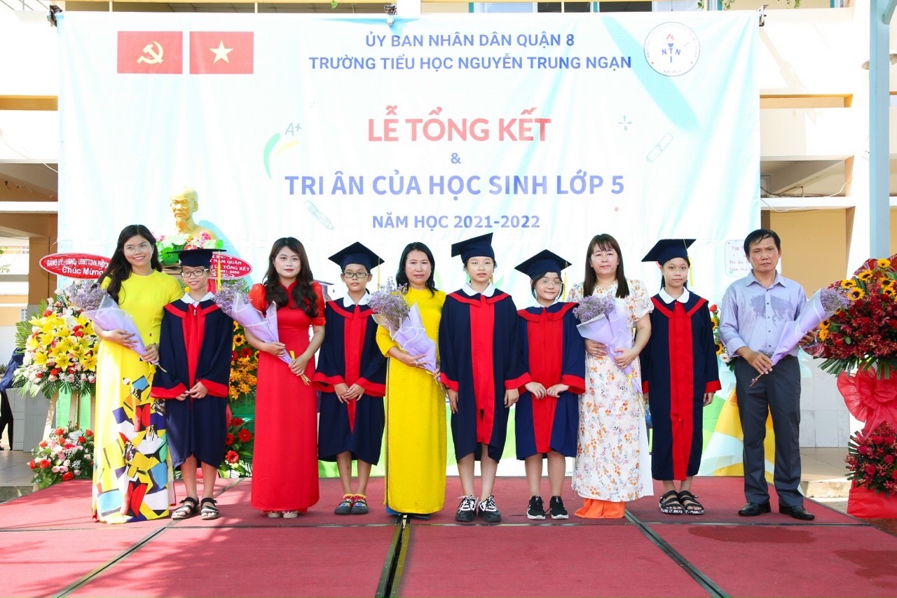 áo tốt nghiệp mầm non mẫu giáo