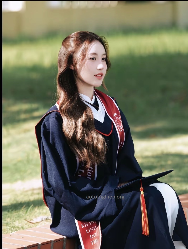 Áo Cử Nhân mẫu quốc tế sẵn hàng tại HCM