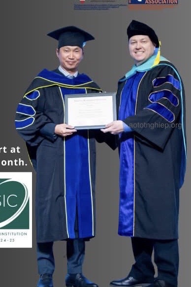 Aó Thạc sĩ Tiến Sĩ là gì trong ngày tốt nghiệp