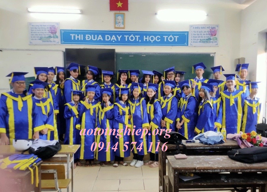 áo tốt nghiệp lớp 12 giá rẻ