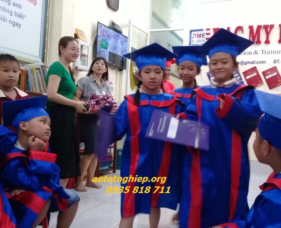 ÁO TỐT NGHIỆP TIỂU HỌC CẤP 1 LÀ GÌ
