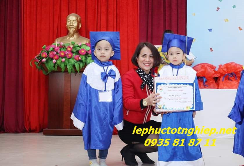 áo tốt nghiệp tiểu học giá rẽ