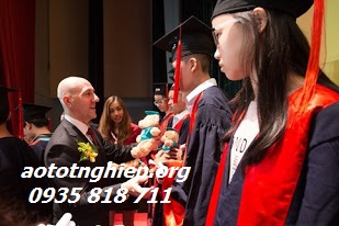 thuê áo tốt nghiệp bình dương