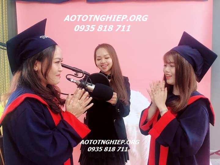 ÁO TỐT NGHIỆP LÀ GÌ