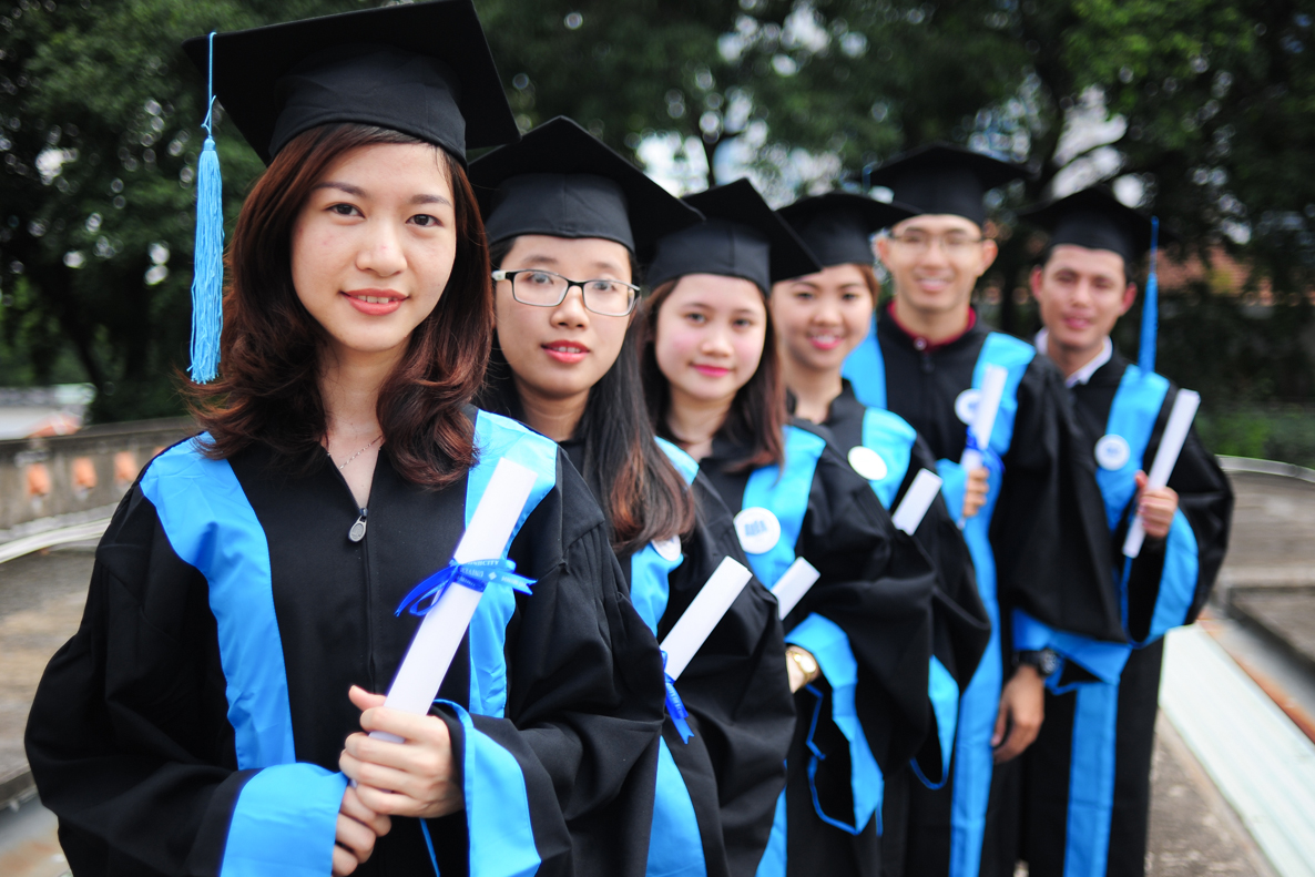 Aó tốt nghiệp cử nhân 16
