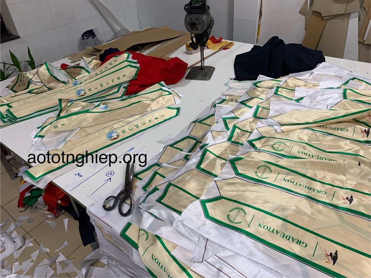 xưởng in sash cử nhân hcm