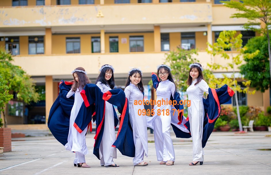 tìm xưởng may áo tốt nghiệp