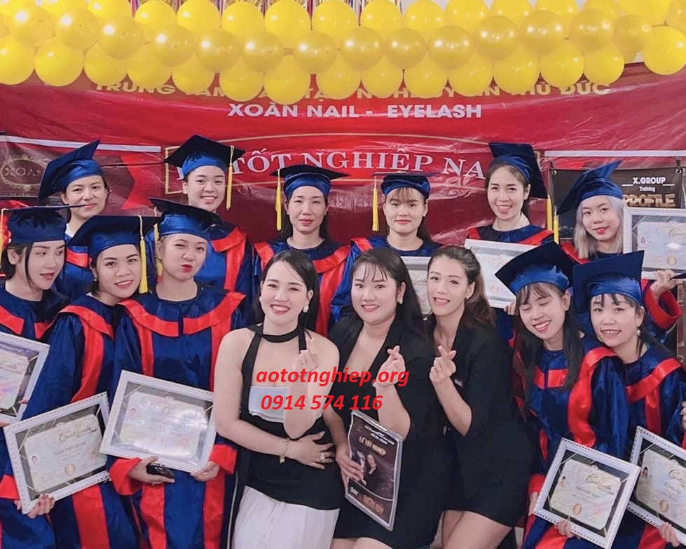 trang phuc tot nghiep 2023