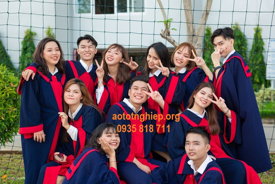 trang phục áo tốt nghiệp cử nhân